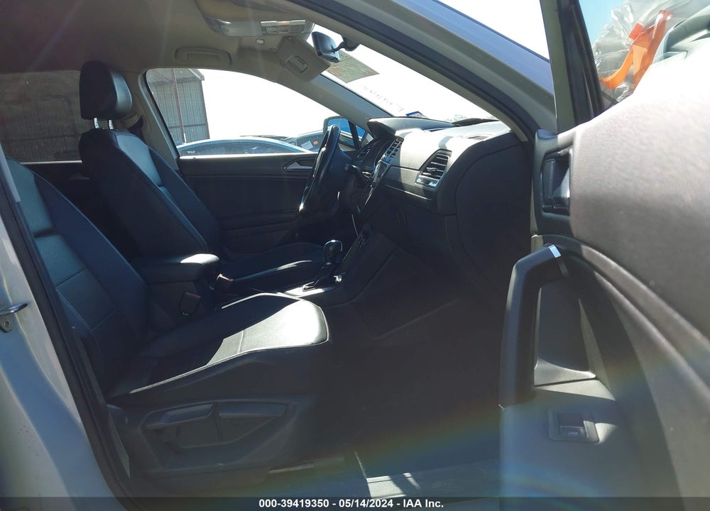 2018 VOLKSWAGEN TIGUAN 2.0T SE/2.0T SEL VIN: 3VV3B7AX8JM000551