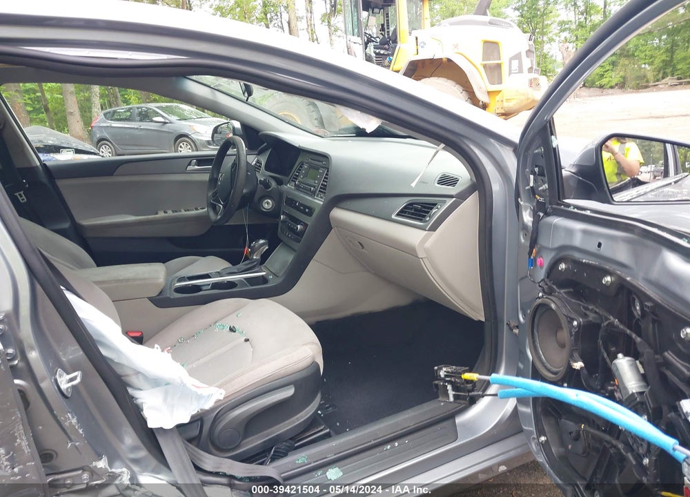 2015 HYUNDAI SONATA SE VIN: 5NPE24AF5FH145959