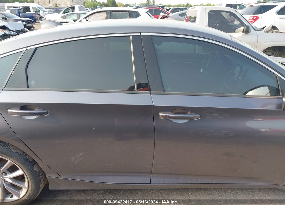2022 HONDA ACCORD LX VIN: 1HGCV1F11NA007112