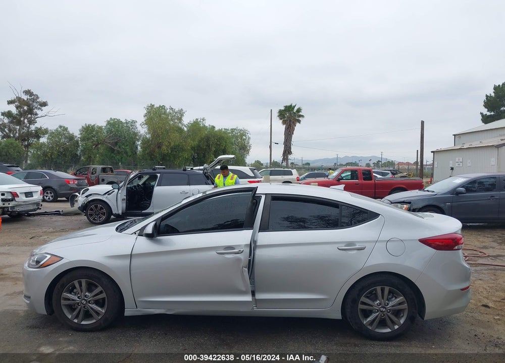 2018 HYUNDAI ELANTRA SEL VIN: 5NPD84LF9JH326918