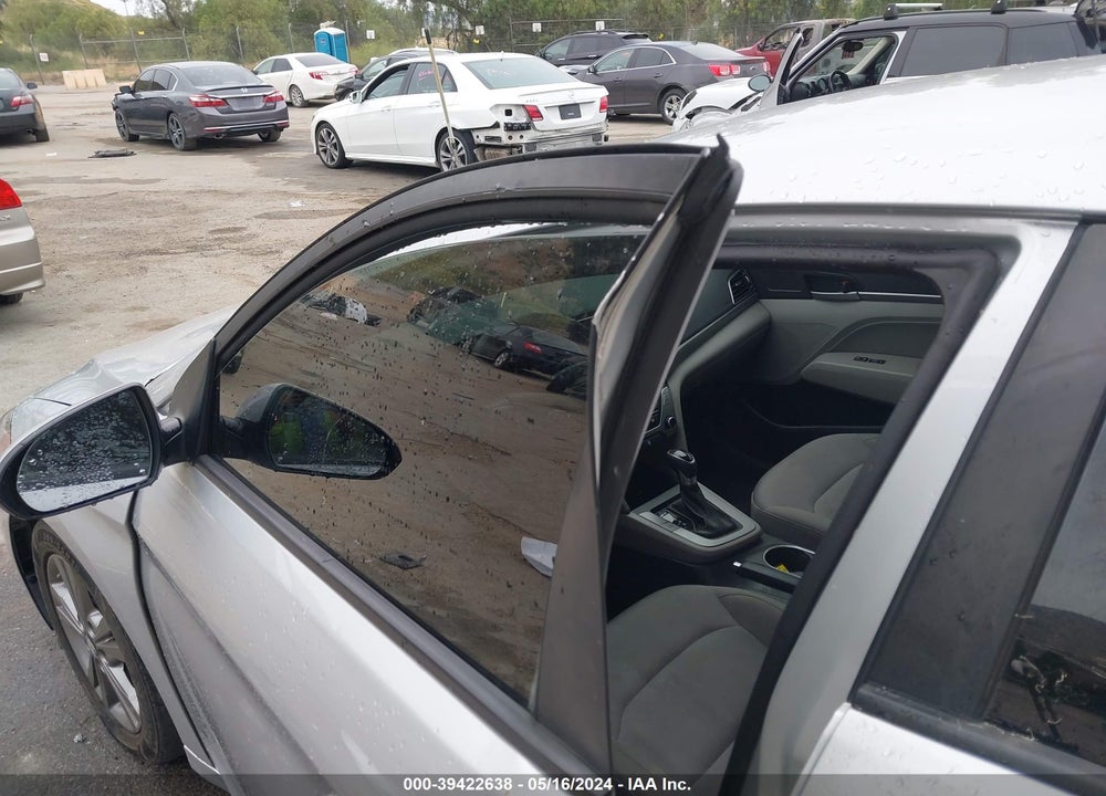 2018 HYUNDAI ELANTRA SEL VIN: 5NPD84LF9JH326918