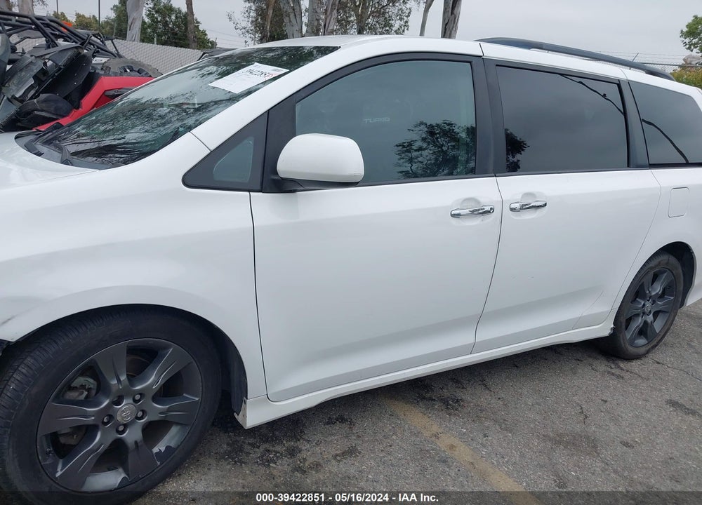 2015 TOYOTA SIENNA SE 8 PASSENGER VIN: 5TDXK3DC1FS638424