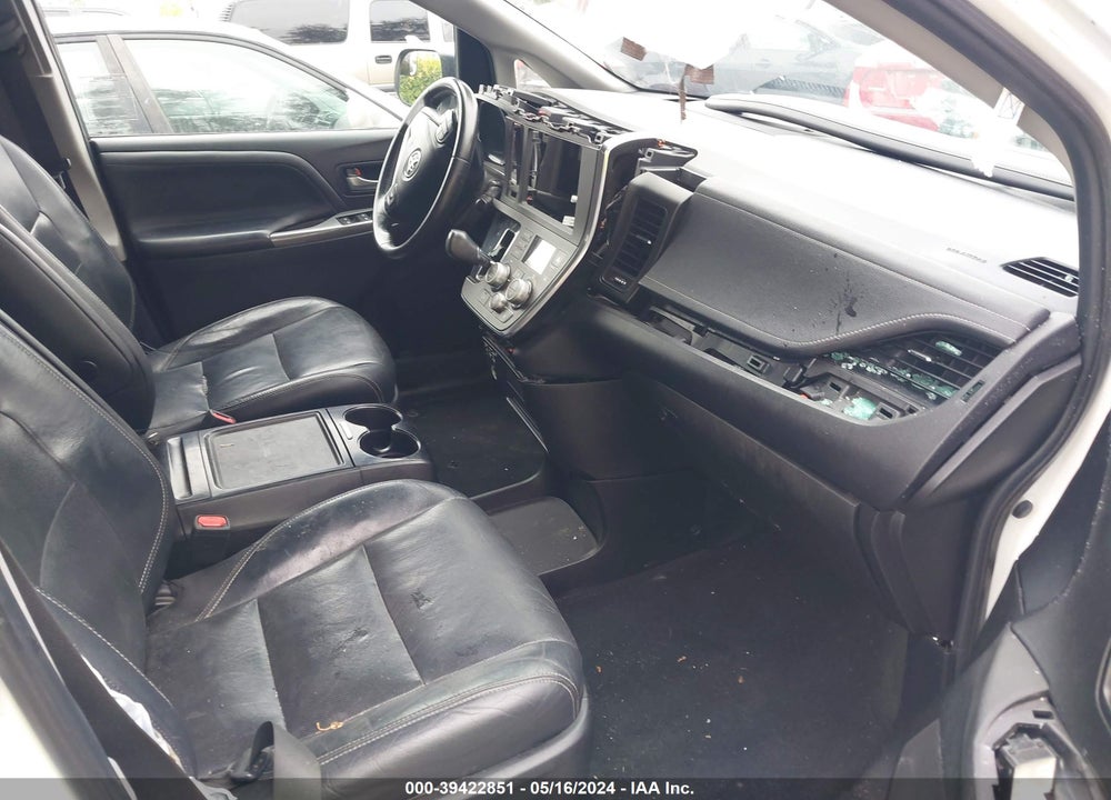 2015 TOYOTA SIENNA SE 8 PASSENGER VIN: 5TDXK3DC1FS638424