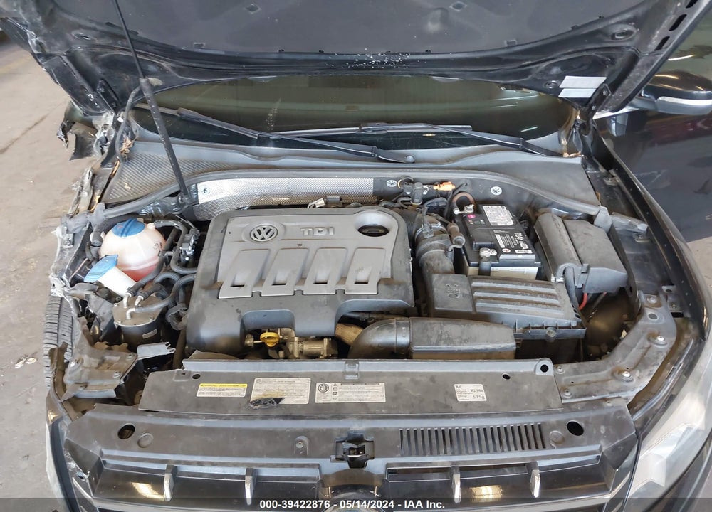 2014 VOLKSWAGEN PASSAT 2.0L TDI SE VIN: 1VWBN7A38EC068951