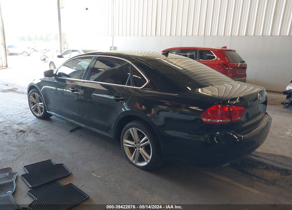 2014 VOLKSWAGEN PASSAT 2.0L TDI SE VIN: 1VWBN7A38EC068951