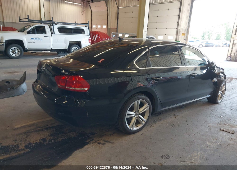 2014 VOLKSWAGEN PASSAT 2.0L TDI SE VIN: 1VWBN7A38EC068951
