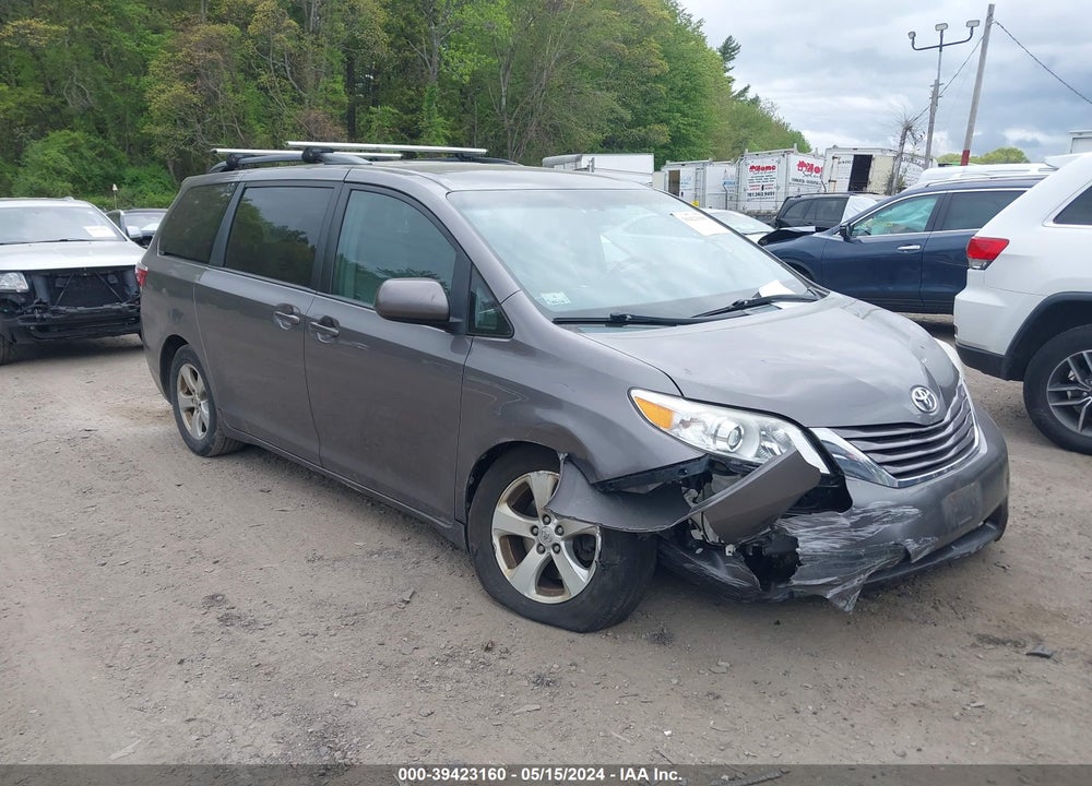 2015 TOYOTA SIENNA LE 8 PASSENGER VIN: 5TDKK3DCXFS542852