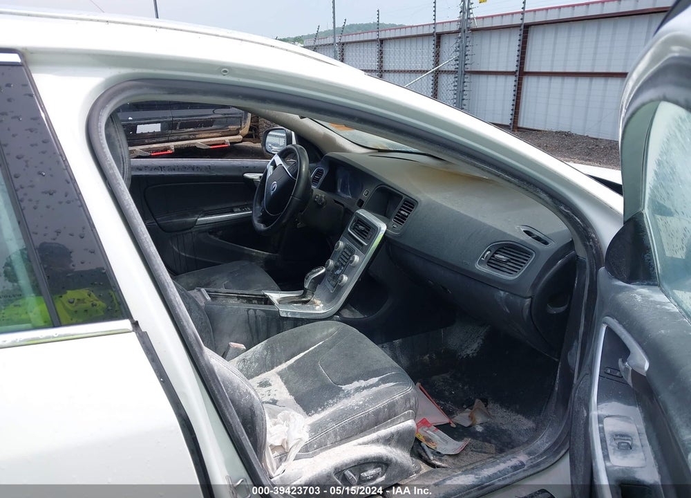 2017 VOLVO V60 VIN: YV140MEK2H1333206