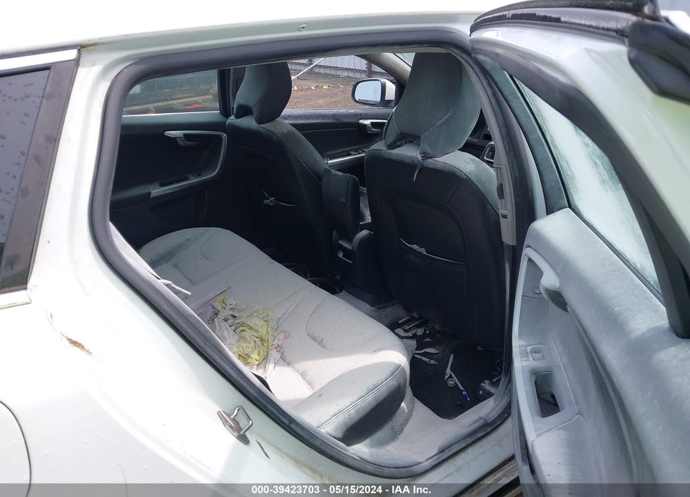 2017 VOLVO V60 VIN: YV140MEK2H1333206