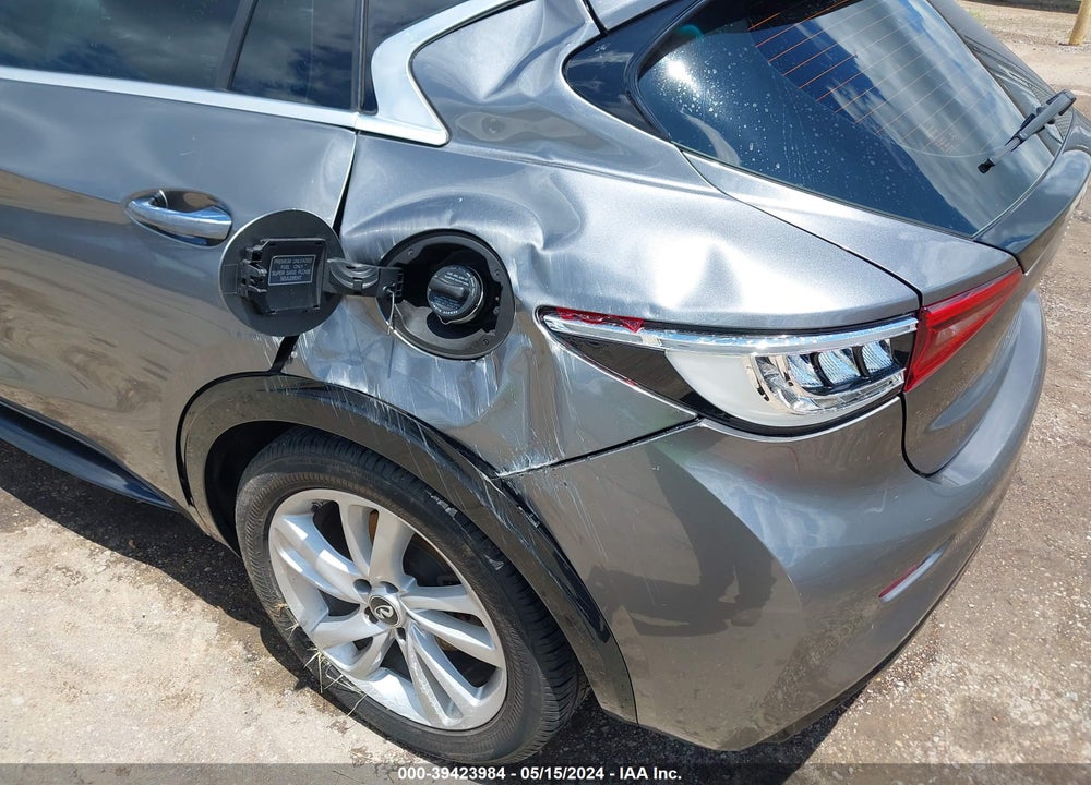 2018 INFINITI QX30 LUXURY VIN: SJKCH5CP1JA057599
