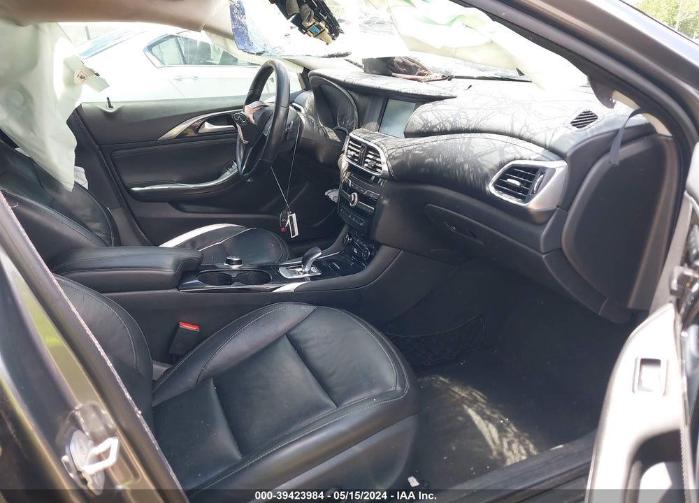 2018 INFINITI QX30 LUXURY VIN: SJKCH5CP1JA057599