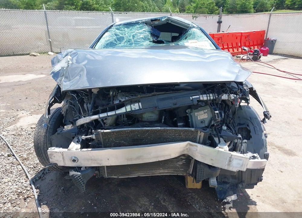 2018 INFINITI QX30 LUXURY VIN: SJKCH5CP1JA057599