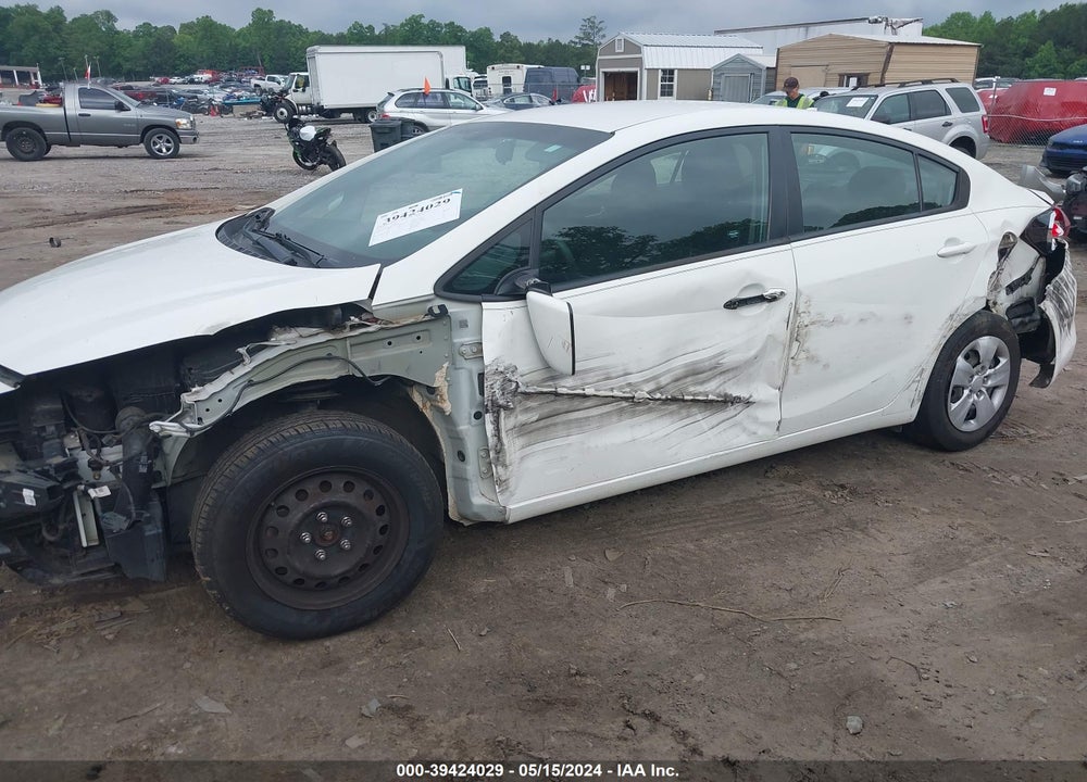 2018 KIA FORTE LX VIN: 3KPFK4A78JE185303