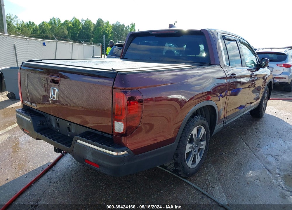 2017 HONDA RIDGELINE RTL VIN: 5FPYK2F51HB007832