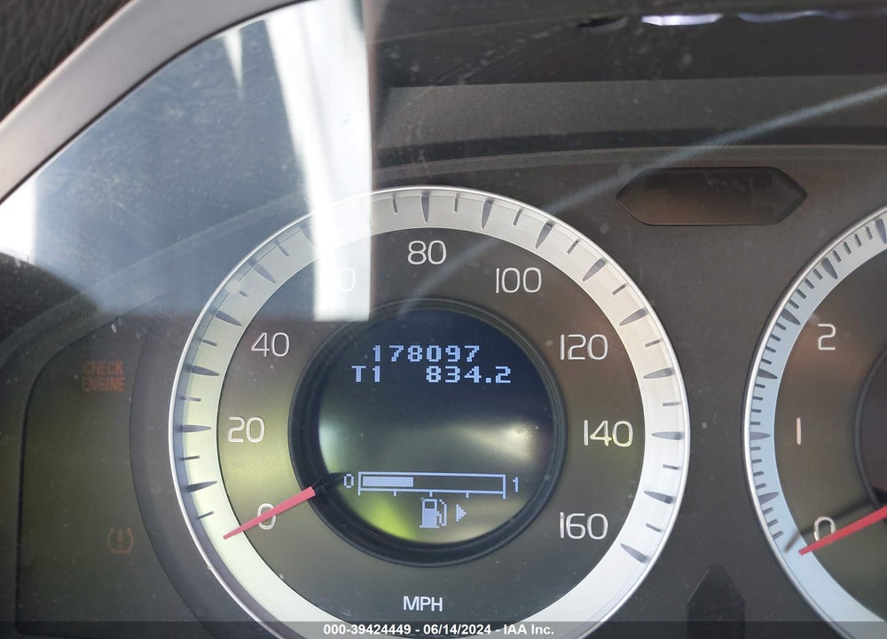 2011 VOLVO S60 VIN: YV1902FH1B2010912