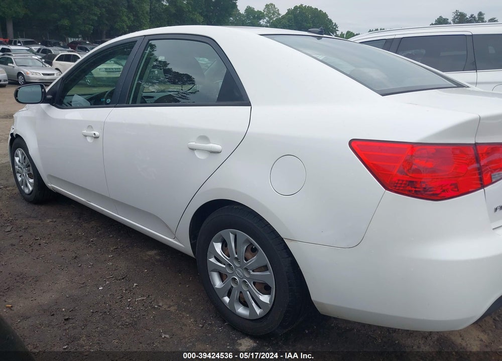 2011 KIA FORTE EX VIN: KNAFU4A20B5381230