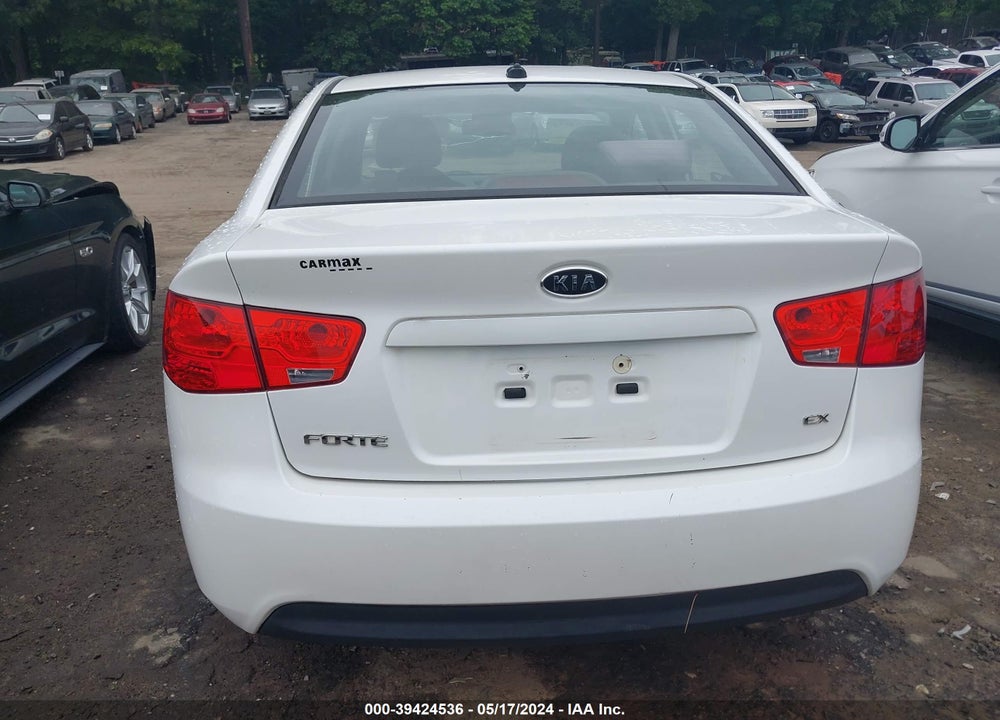2011 KIA FORTE EX VIN: KNAFU4A20B5381230