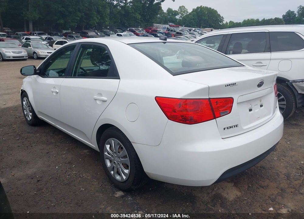 2011 KIA FORTE EX VIN: KNAFU4A20B5381230