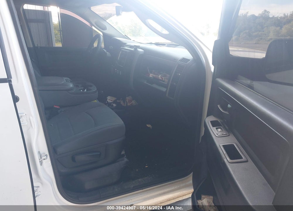 2016 RAM 2500 TRADESMAN VIN: 3C6UR5CJ8GG354595