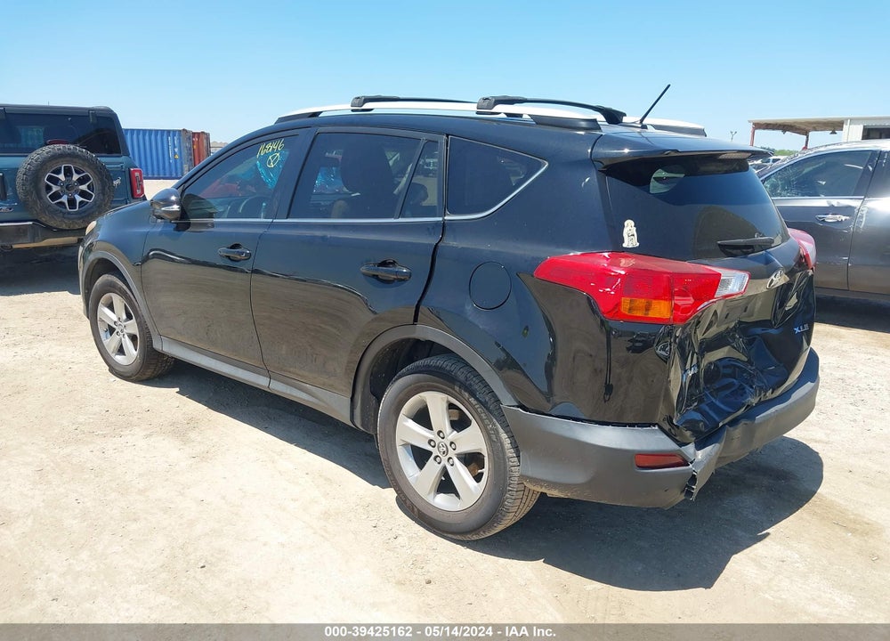 2015 TOYOTA RAV4 XLE VIN: 2T3WFREV2FW168146