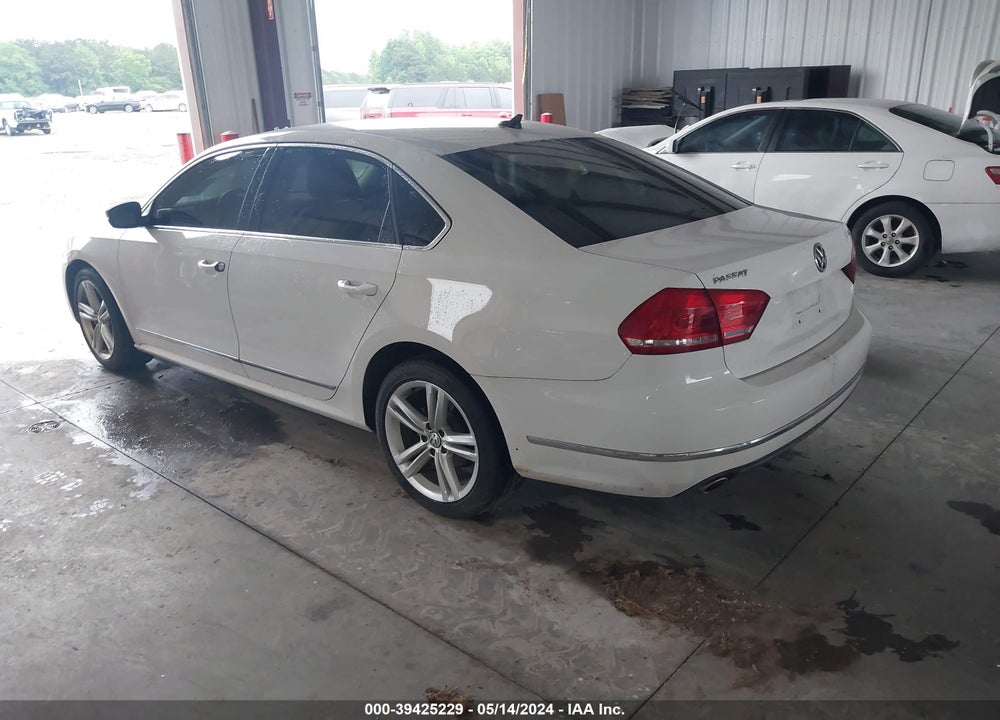 2015 VOLKSWAGEN PASSAT 2.0L TDI SEL PREMIUM VIN: 1VWCV7A38FC043716