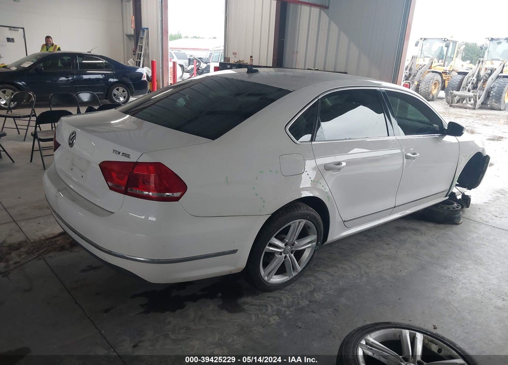 2015 VOLKSWAGEN PASSAT 2.0L TDI SEL PREMIUM VIN: 1VWCV7A38FC043716