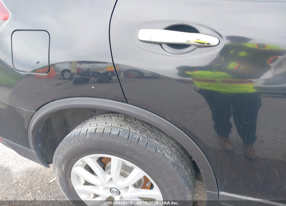 2018 NISSAN ROGUE SV VIN: KNMAT2MV1JP501744