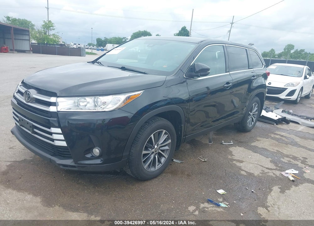 2019 TOYOTA HIGHLANDER XLE VIN: 5TDJZRFH2KS626564
