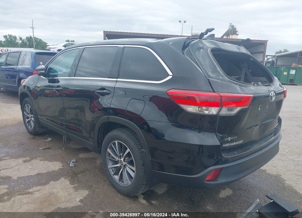 2019 TOYOTA HIGHLANDER XLE VIN: 5TDJZRFH2KS626564