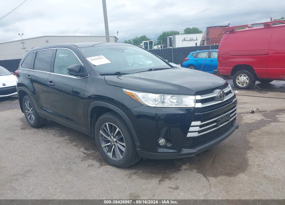 2019 TOYOTA HIGHLANDER XLE VIN: 5TDJZRFH2KS626564