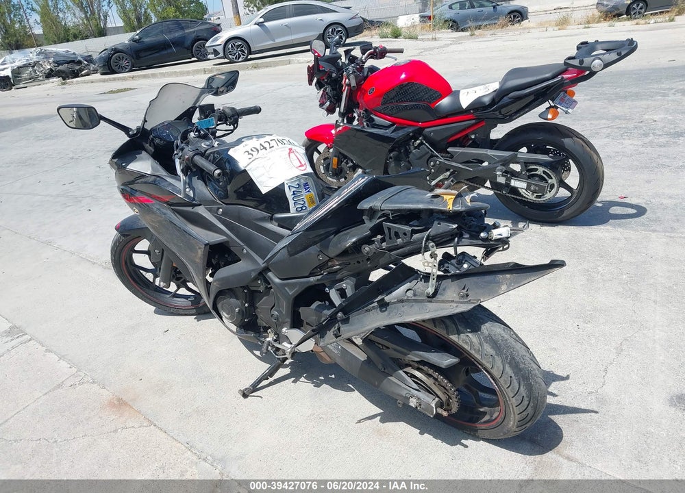 2015 YAMAHA YZFR3 VIN: MH3RH06Y2FK008967