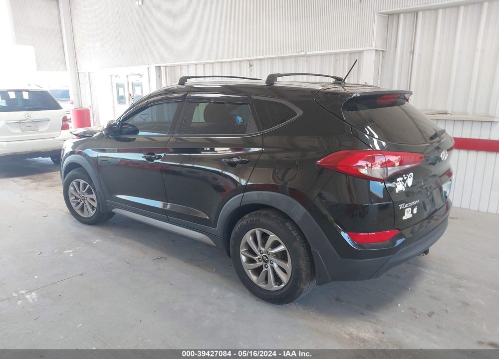 2017 HYUNDAI TUCSON SE VIN: KM8J3CA43HU327426