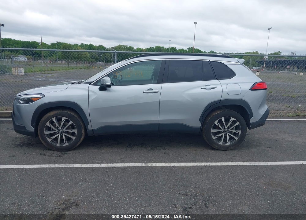 2022 TOYOTA COROLLA CROSS XLE VIN: 7MUEAABG8NV022549