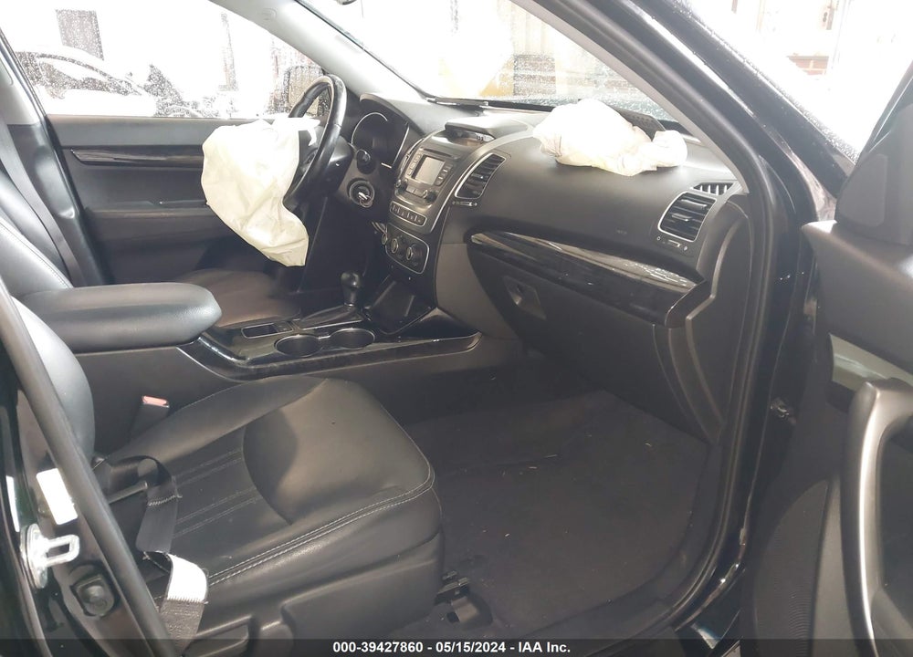 2015 KIA SORENTO LX VIN: 5XYKTCA64FG652305