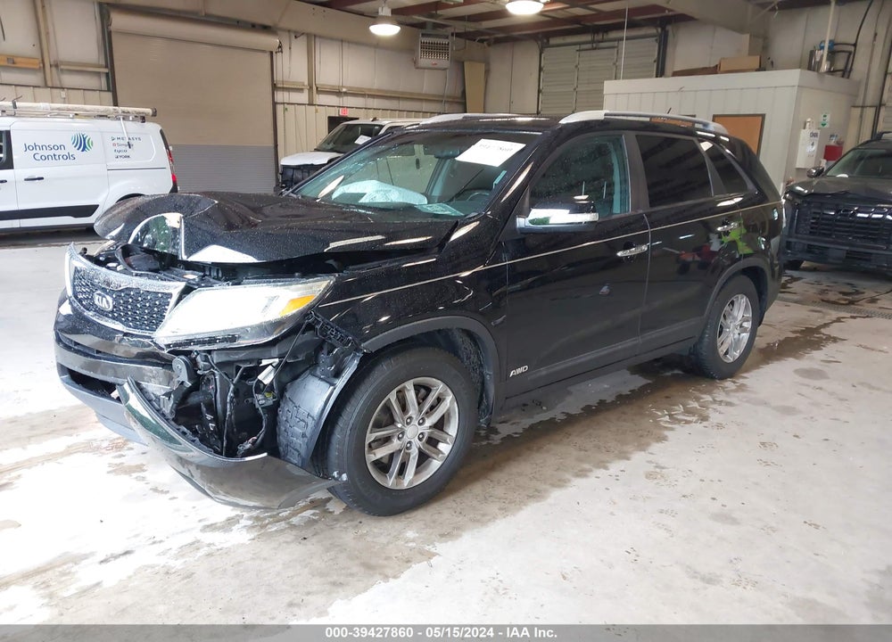 2015 KIA SORENTO LX VIN: 5XYKTCA64FG652305
