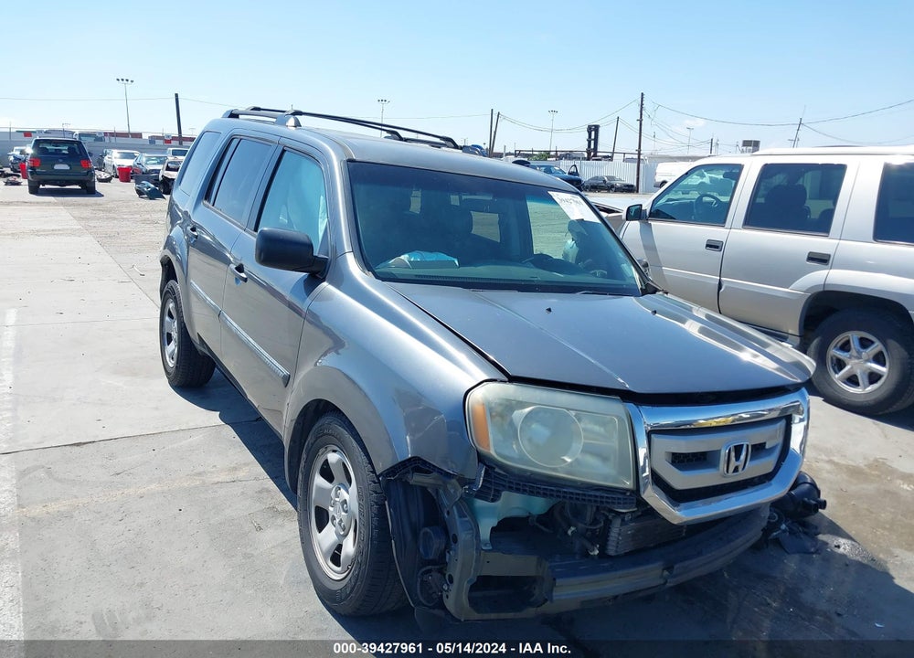 2011 HONDA PILOT LX VIN: 5FNYF4H23BB025381