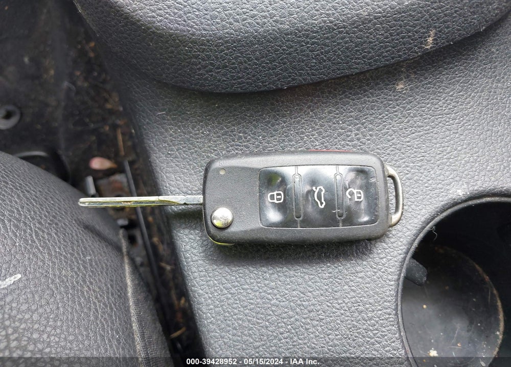 2011 VOLKSWAGEN JETTA 2.5L SE VIN: 3VWDX7AJ3BM346201