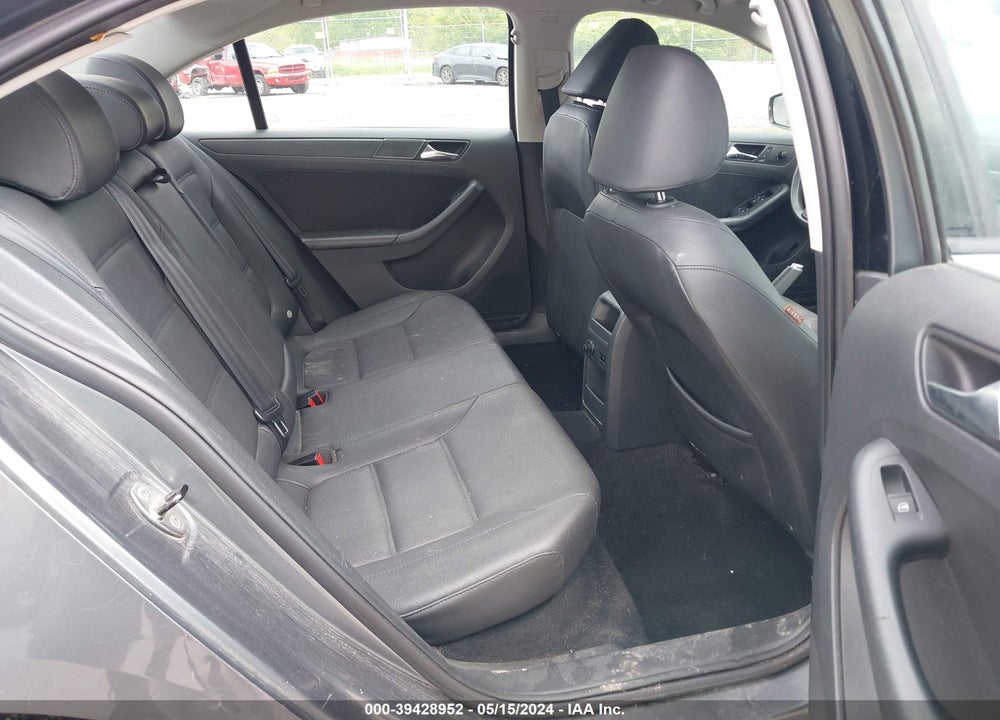 2011 VOLKSWAGEN JETTA 2.5L SE VIN: 3VWDX7AJ3BM346201