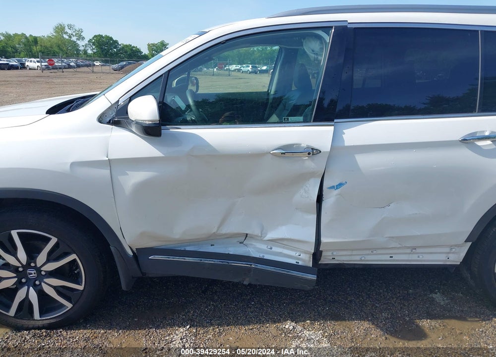2022 HONDA PILOT AWD TOURING 7 PASSENGER VIN: 5FNYF6H66NB086453