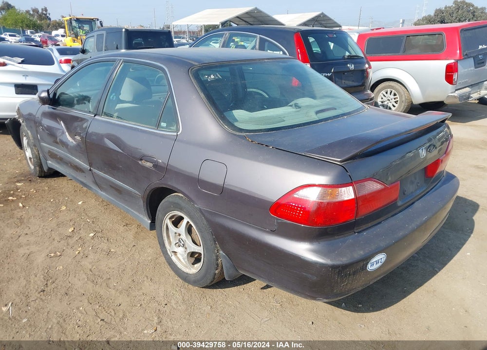 1999 HONDA ACCORD LX VIN: JHMCG5645XC031042