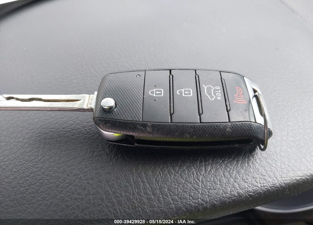2015 KIA SORENTO LX VIN: 5XYKT4A61FG577391