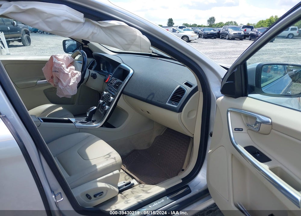 2016 VOLVO XC60 T5 DRIVE-E PREMIER VIN: YV440MDK4G2878580