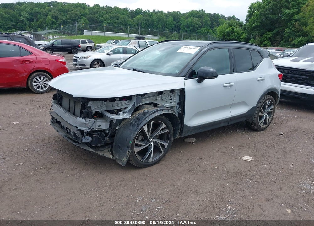 2020 VOLVO XC40 T5 R-DESIGN VIN: YV4162UMXL2190004