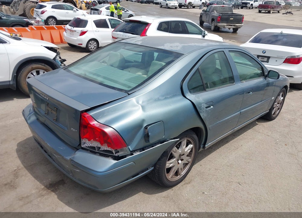 2005 VOLVO S60 2.5T VIN: YV1RS592052440518