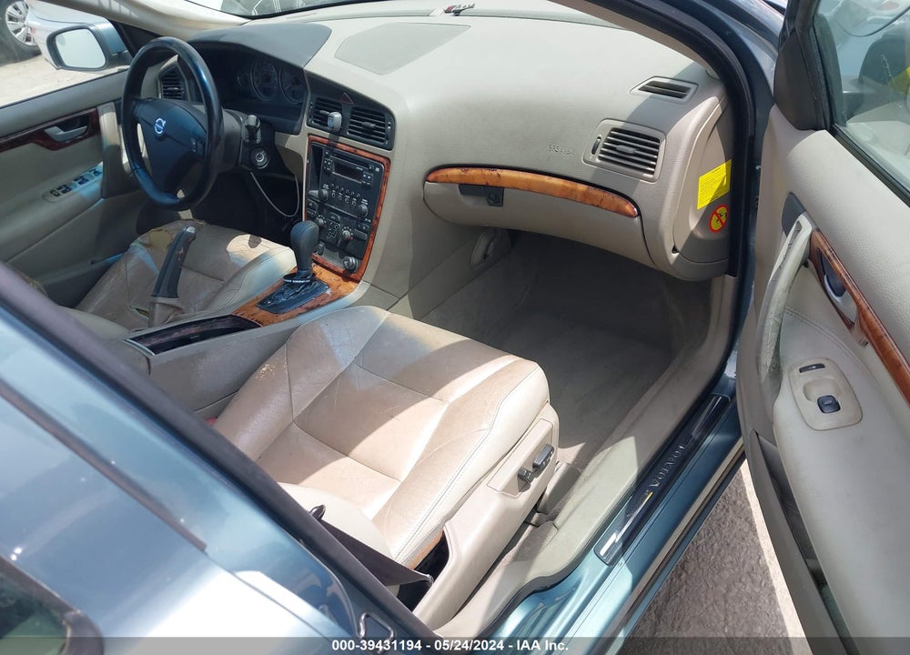 2005 VOLVO S60 2.5T VIN: YV1RS592052440518
