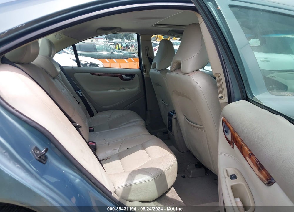 2005 VOLVO S60 2.5T VIN: YV1RS592052440518