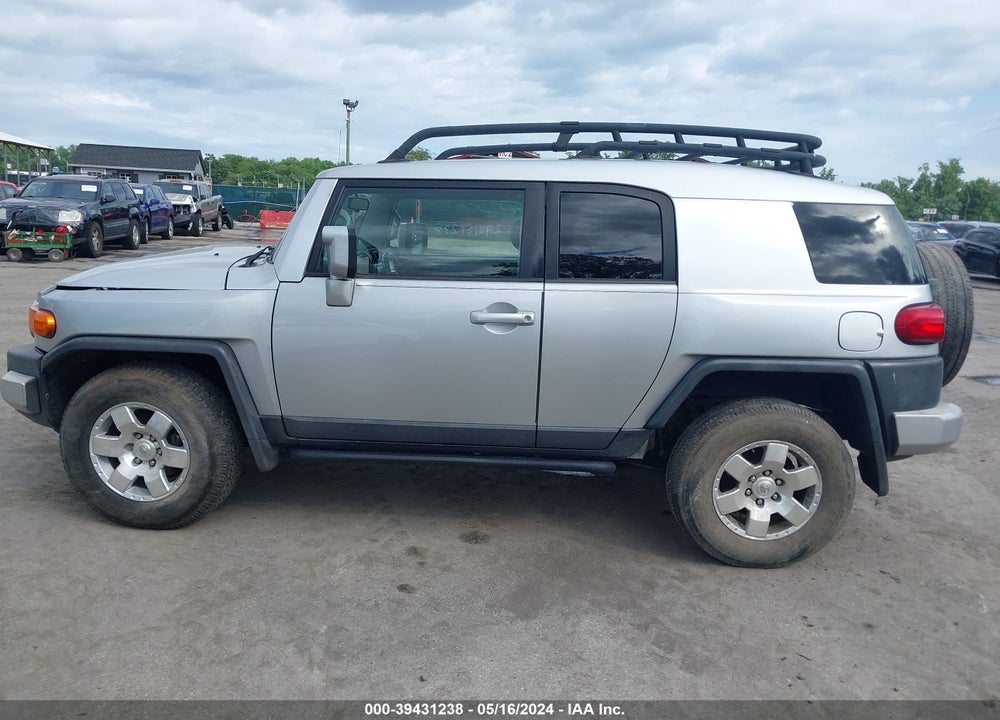 2007 TOYOTA FJ CRUISER VIN: JTEBU11F370021274