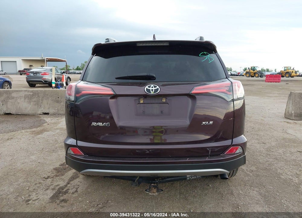 2018 TOYOTA RAV4 XLE VIN: 2T3WFREV1JW517046
