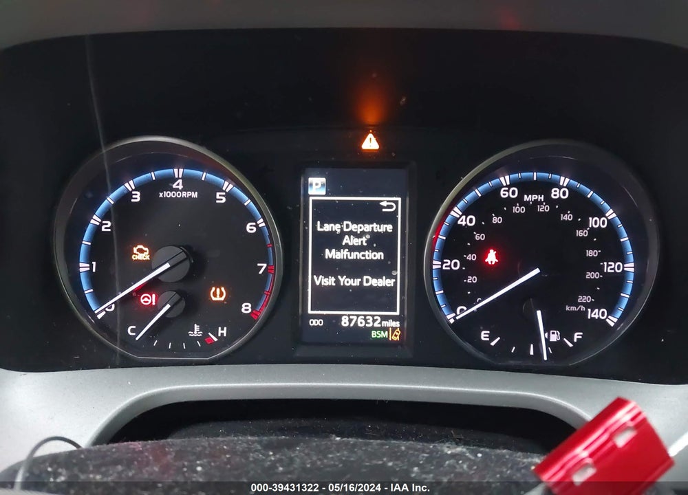 2018 TOYOTA RAV4 XLE VIN: 2T3WFREV1JW517046
