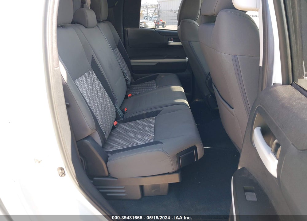 2018 TOYOTA TUNDRA SR5 5.7L V8 VIN: 5TFUW5F19JX773054